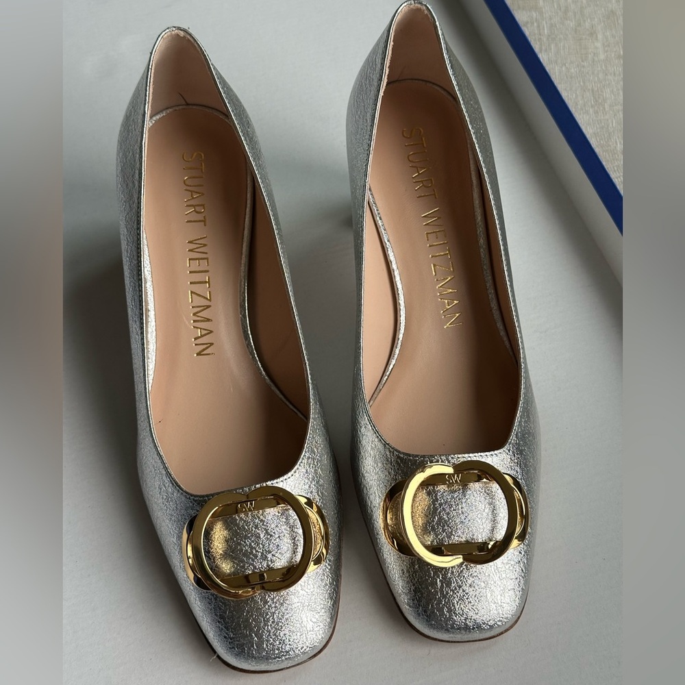 Stuart Weitzman Anicia Metallic Silver Leather Pumps Gold Logo Size 7.5 - Picture 3 of 16